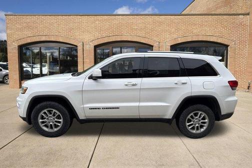 Bright White Clearcoat 2019 Jeep Grand Cherokee Laredo E