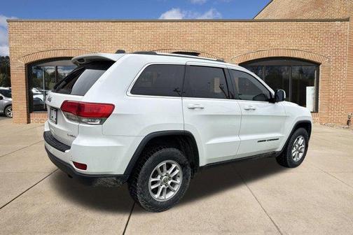 Bright White Clearcoat 2019 Jeep Grand Cherokee Laredo E