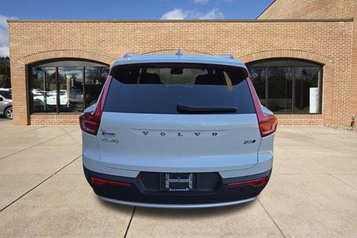 2024 Volvo XC40 B5 Core