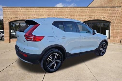 2024 Volvo XC40 B5 Core