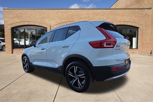 2024 Volvo XC40 B5 Core