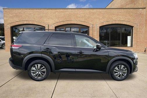 Super Black 2025 Nissan Pathfinder SV