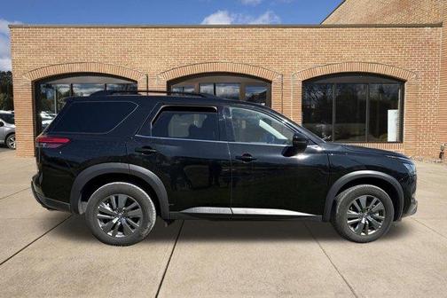 Super Black 2025 Nissan Pathfinder SV