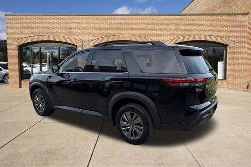 Super Black 2025 Nissan Pathfinder SV