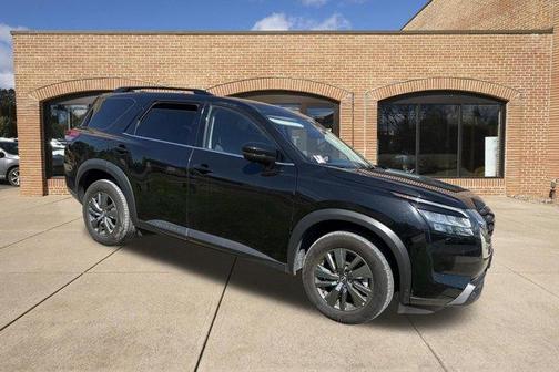 Super Black 2025 Nissan Pathfinder SV