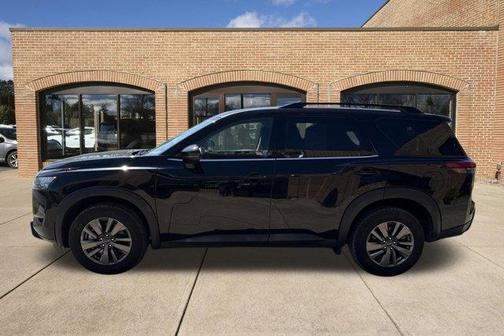 Super Black 2025 Nissan Pathfinder SV