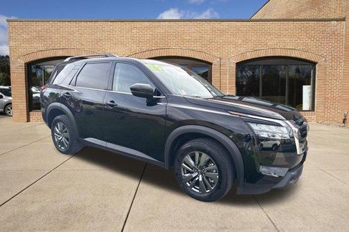 Super Black 2025 Nissan Pathfinder SV