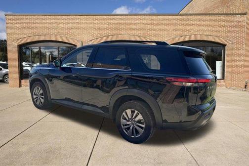 Super Black 2025 Nissan Pathfinder SV