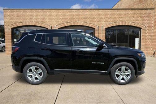 Diamond Black 2022 Jeep Compass Latitude