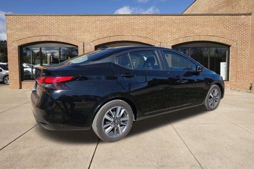 2023 Nissan Versa 1.6 SV