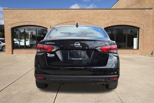 2023 Nissan Versa 1.6 SV