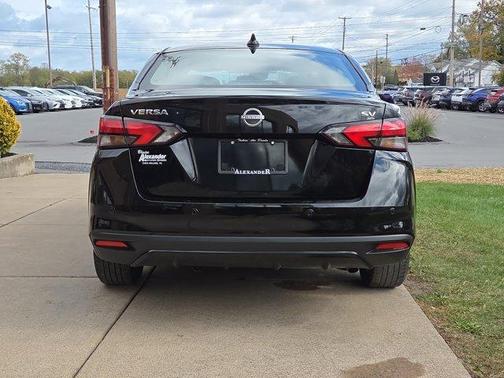 2023 Nissan Versa 1.6 SV