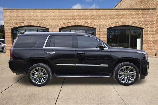2017 Cadillac Escalade Luxury