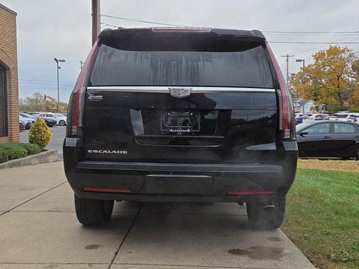 2017 Cadillac Escalade Luxury