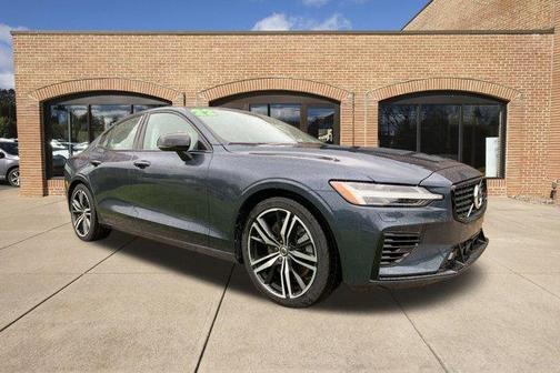 2022 Volvo S60 Recharge Plug-In Hybrid T8 R-Design Expression