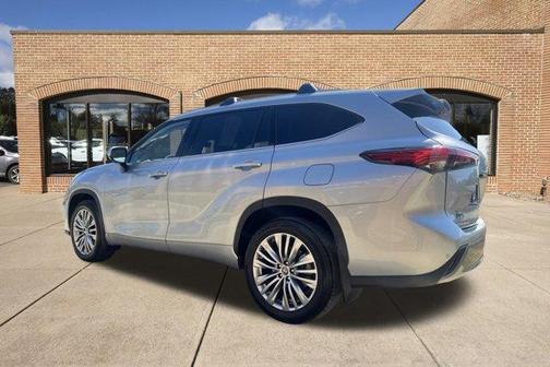 2023 Toyota Highlander Platinum