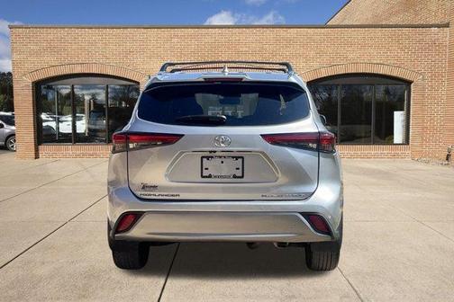 2023 Toyota Highlander Platinum