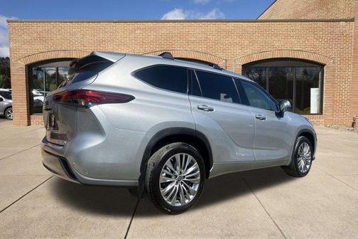 2023 Toyota Highlander Platinum
