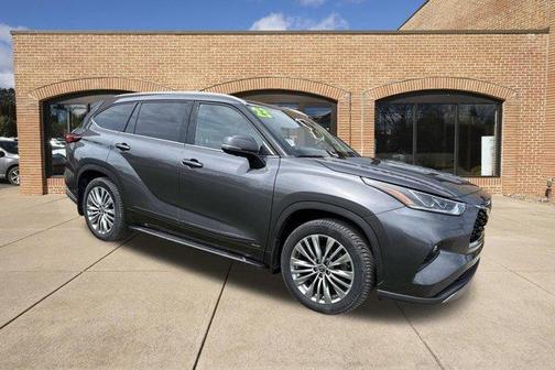 2023 Toyota Highlander Hybrid Platinum