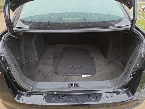 2021 Nissan Versa 1.6 SR