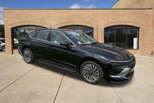 Black 2025 Hyundai SONATA Hybrid SEL