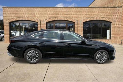 Black 2025 Hyundai SONATA Hybrid SEL