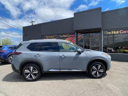 Boulder Gray Pearl 2022 Nissan Rogue SL