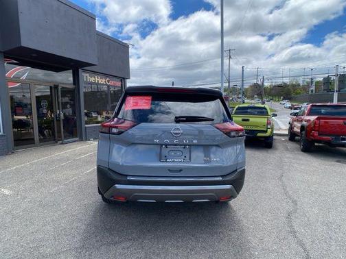 Boulder Gray Pearl 2022 Nissan Rogue SL