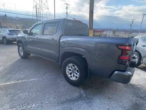 Gun Metallic 2024 Nissan Frontier SV