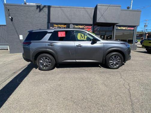 Gun Metallic 2024 Nissan Pathfinder S 4WD