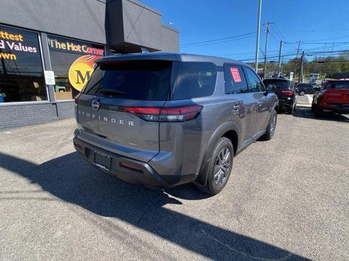 Gun Metallic 2024 Nissan Pathfinder S 4WD