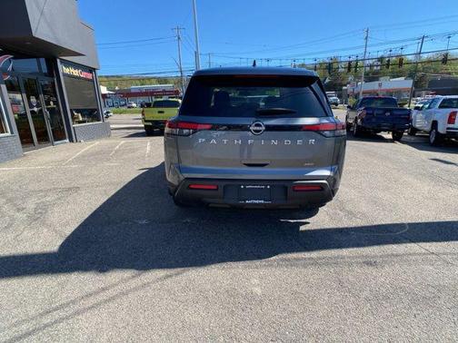 Gun Metallic 2024 Nissan Pathfinder S 4WD