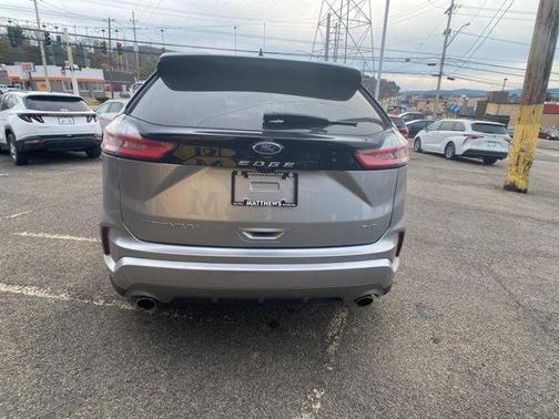 Iconic Silver Metallic 2024 Ford Edge Titanium