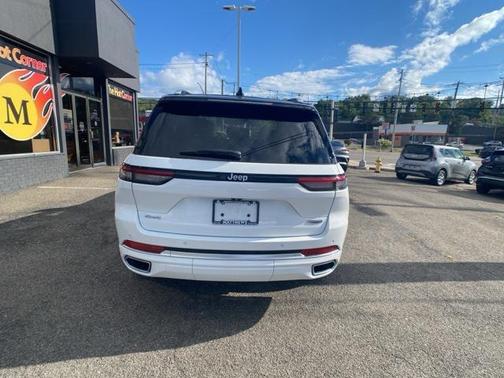 2023 Jeep Grand Cherokee Summit