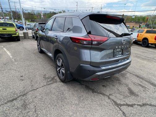 Gun Metallic 2023 Nissan Rogue SL