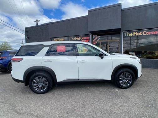 Glacier White 2024 Nissan Pathfinder S 4WD
