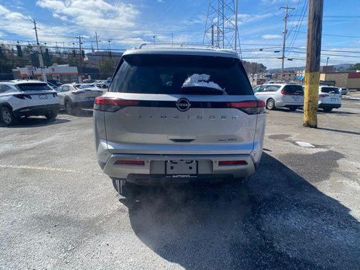 2022 Nissan Pathfinder SL 4WD