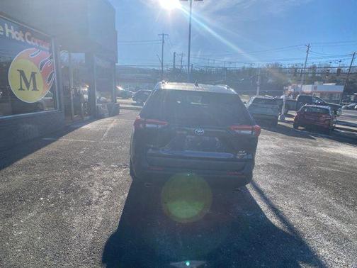 2020 Toyota RAV4 Hybrid XLE