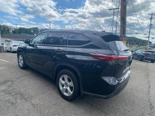 2022 Toyota Highlander LE