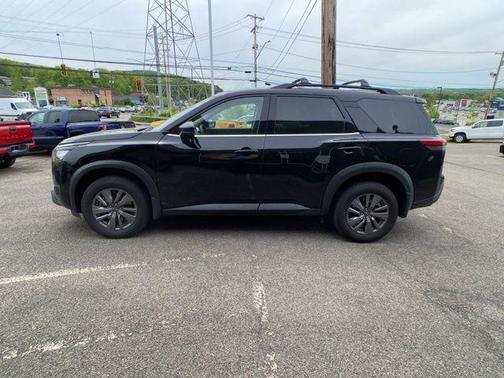 Super Black 2025 Nissan Pathfinder SV 4WD