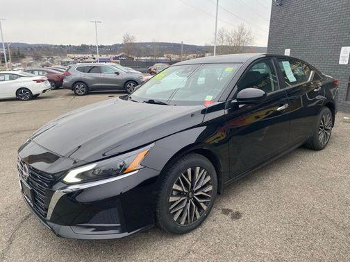 Black 2024 Nissan Altima 2.5 SV
