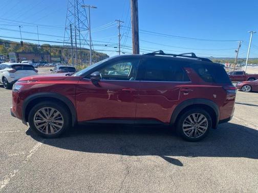 2022 Nissan Pathfinder SL 4WD