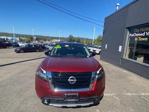 2022 Nissan Pathfinder SL 4WD