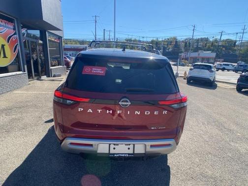 2022 Nissan Pathfinder SL 4WD