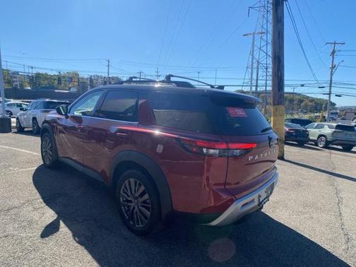 2022 Nissan Pathfinder SL 4WD