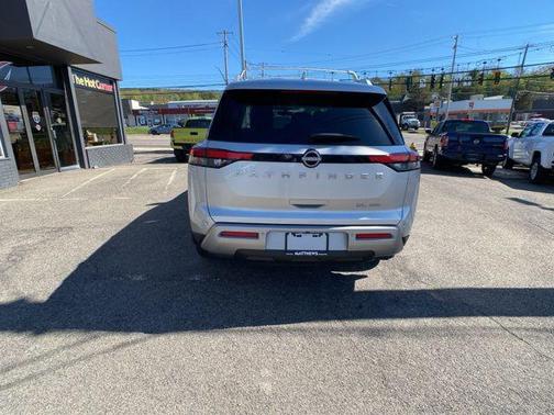 Brilliant Silver Metallic 2023 Nissan Pathfinder SL 4WD