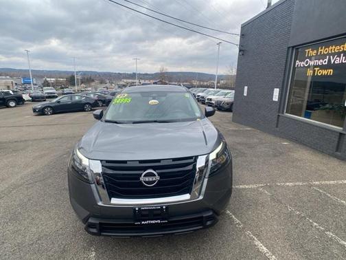 2025 Nissan Pathfinder SV 4WD