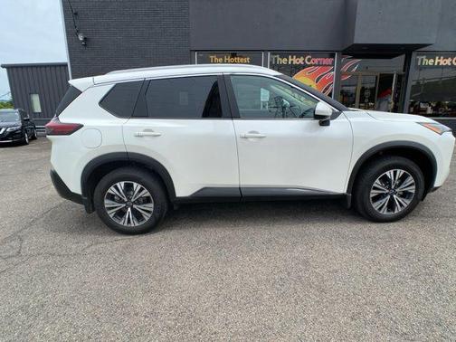 Pearl White Tricoat 2023 Nissan Rogue SV