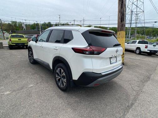 Pearl White Tricoat 2023 Nissan Rogue SV