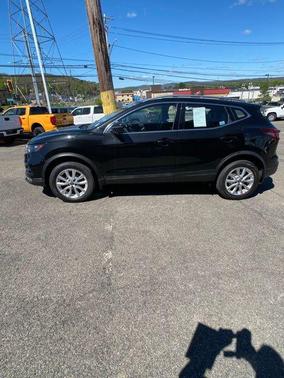 Magnetic Black Pearl 2022 Nissan Rogue Sport SV